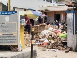 Penjual di Pasar Sentral Majene Tak Tahan Lagi, Bau Sampah Menumpuk Sungguh Terlalu
